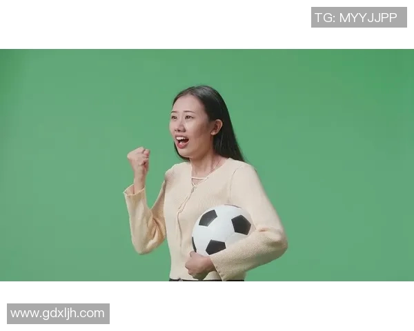 绿色头发的足球明星女性展现独特风格与运动魅力 绿色头发的足球明星女性展现独特风格与运动魅力