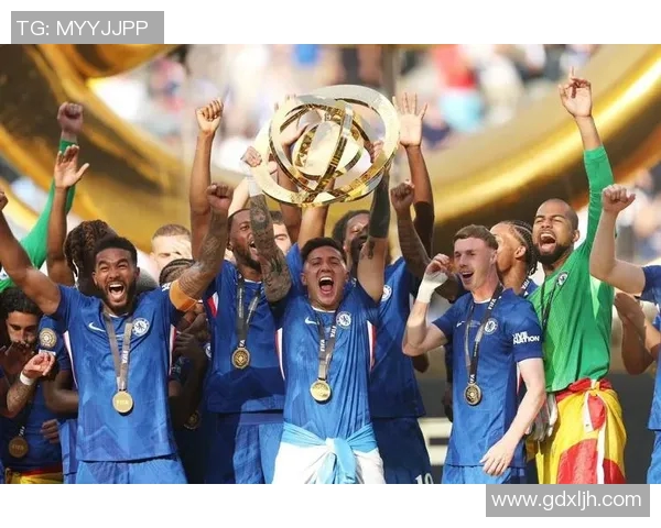 脖子粗壮的足球明星们如何在赛场上展现力量与魅力 脖子粗壮的足球明星们如何在赛场上展现力量与魅力