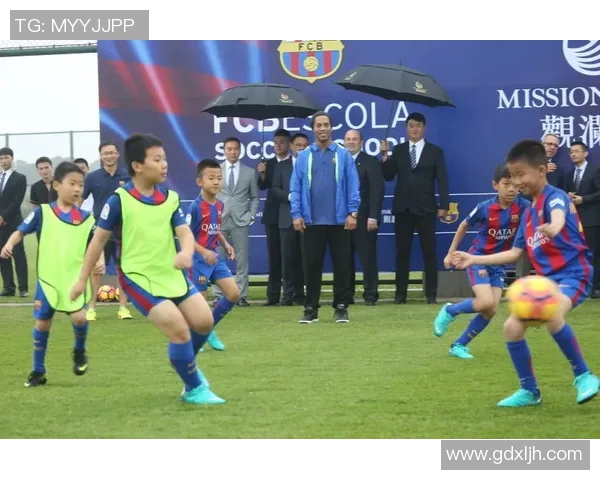 足球明星与女儿的温馨瞬间揭秘他们的亲密关系与共同成长故事