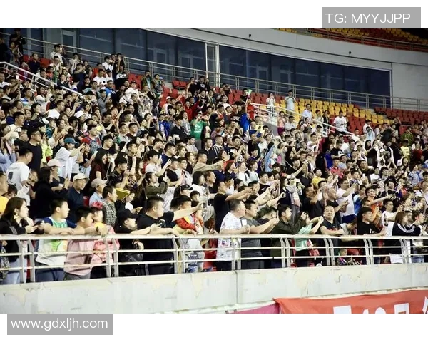 足球明星化身路人街头现身揭秘他们的真实生活与趣味瞬间 足球明星化身路人街头现身揭秘他们的真实生活与趣味瞬间